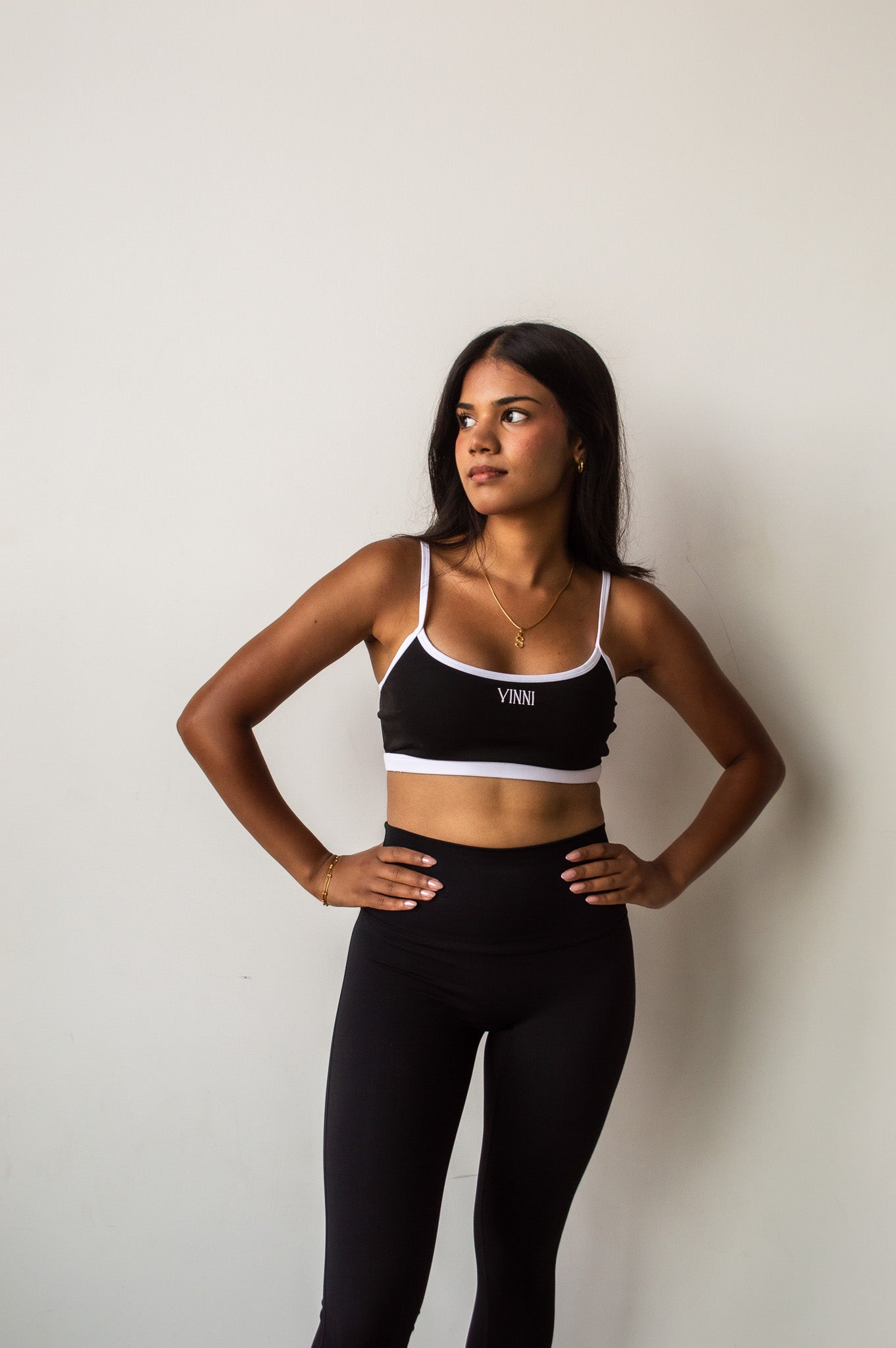 RITA CONTRAST SPORTS BRA - JET BLACK