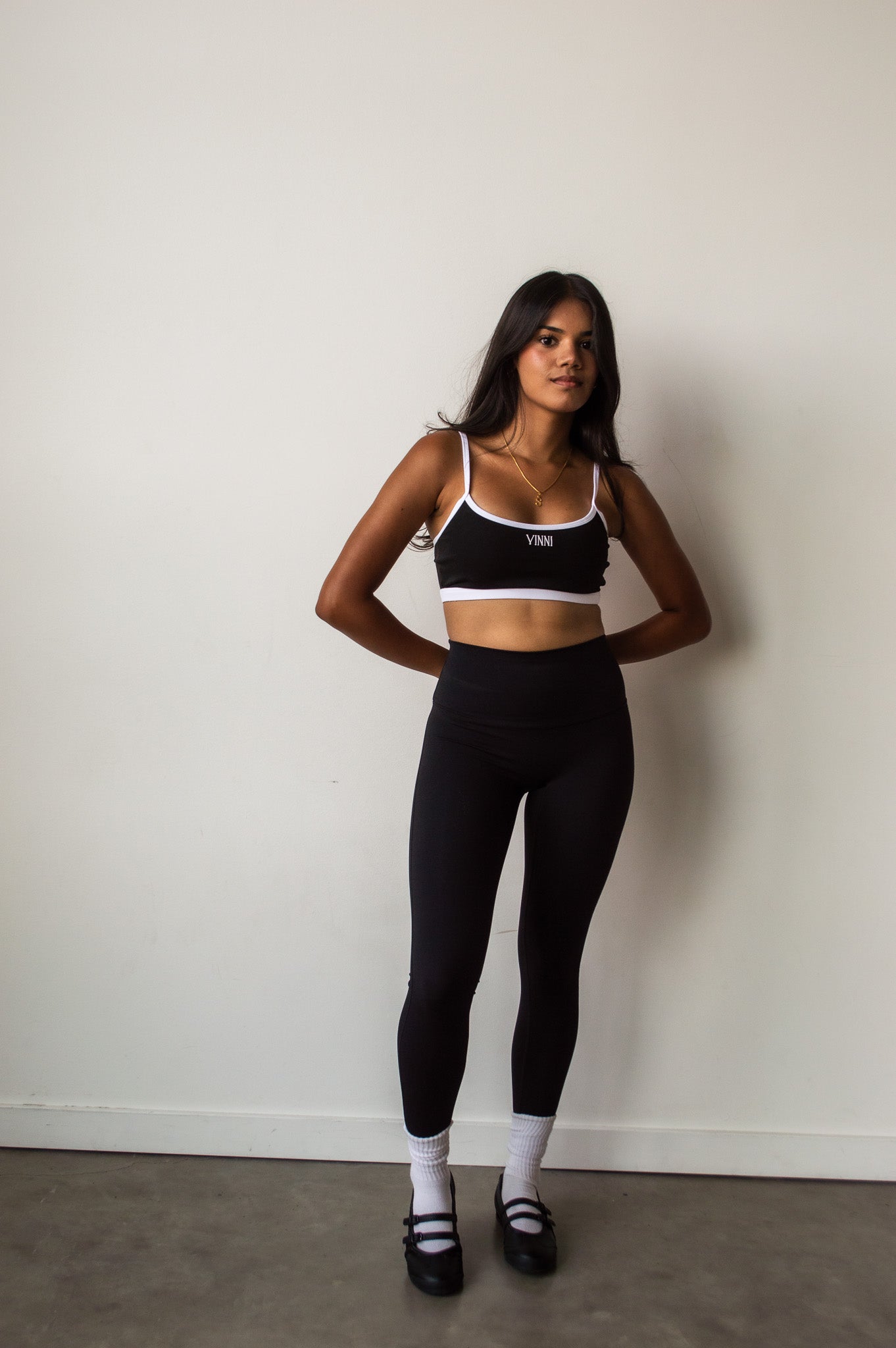 RITA CONTRAST SPORTS BRA - JET BLACK