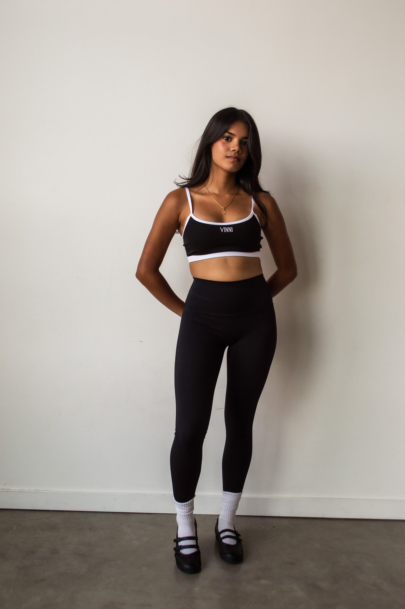 RITA CONTRAST SPORTS BRA - JET BLACK
