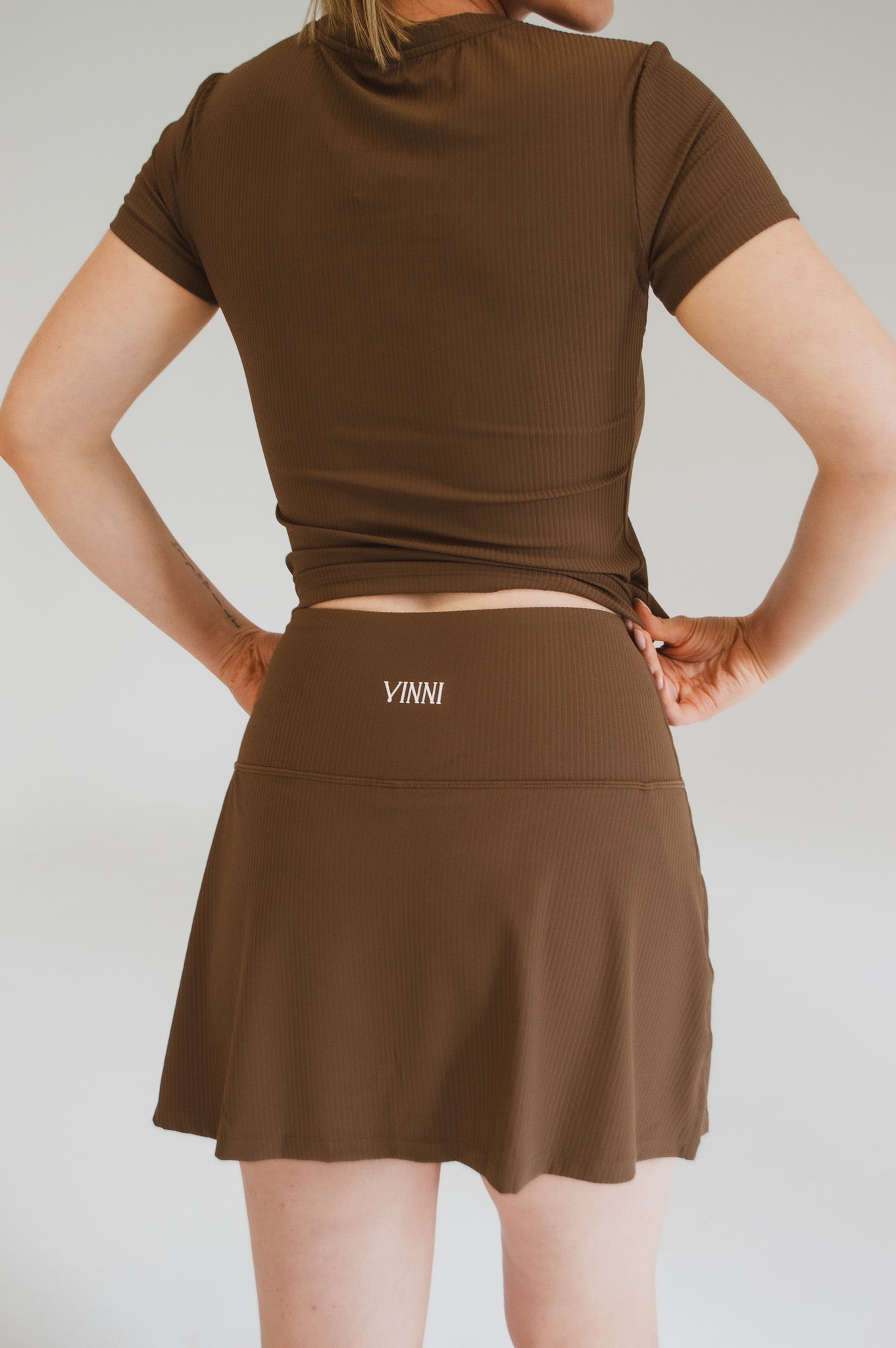 HANNAH ACTIVE TEE - RIBBED BROWN