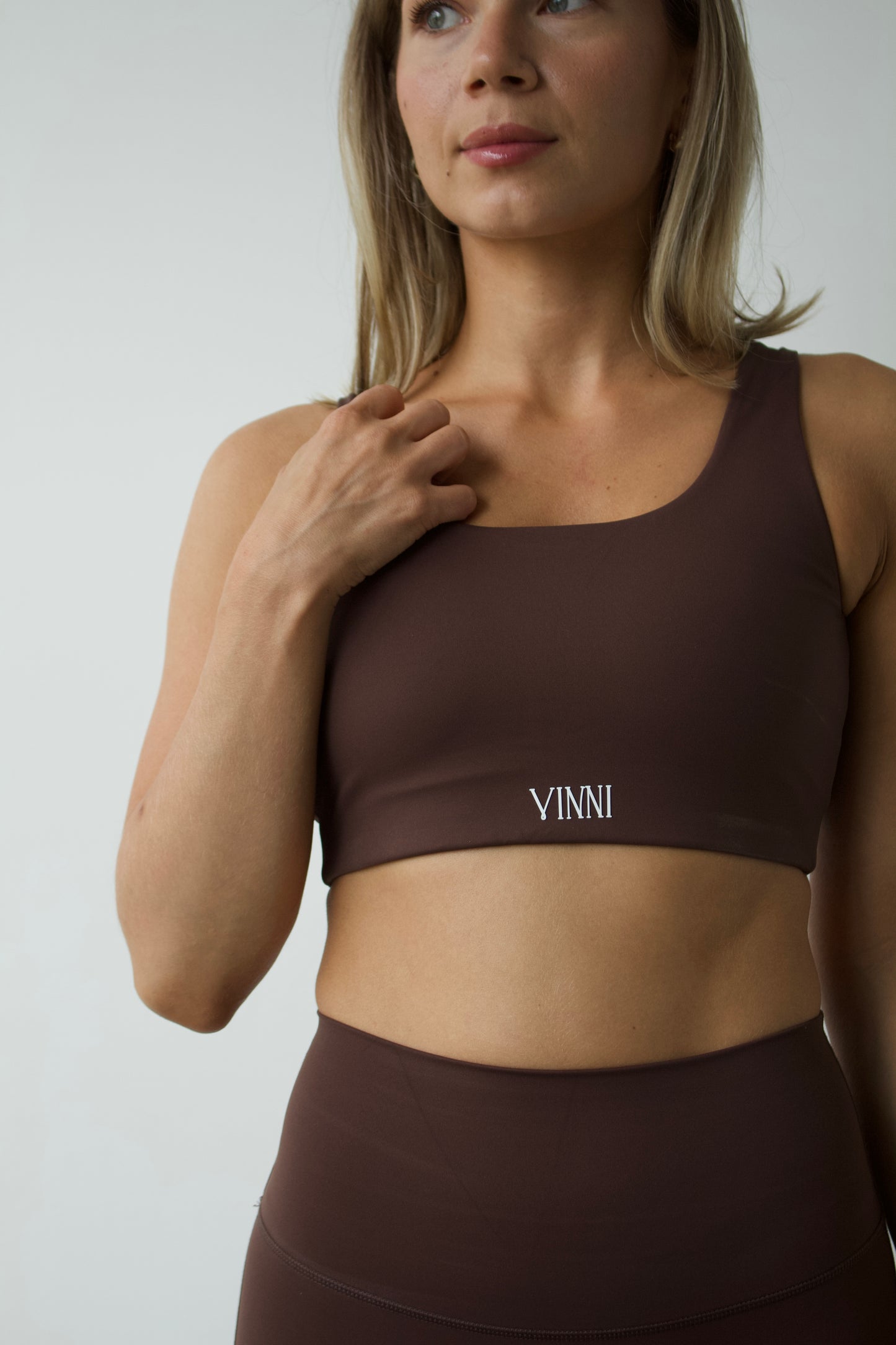 BROOKE SQUARE-NECK SPORTS BRA - BRONZE