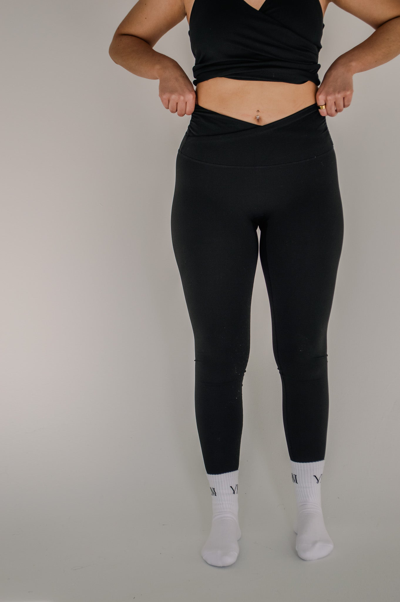 MIKYLA CROSS TIGHTS - JET BLACK